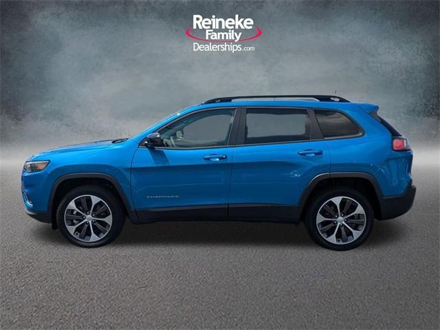 Photo of 2022 Hydro Blue Pearlcoat Jeep Cherokee
