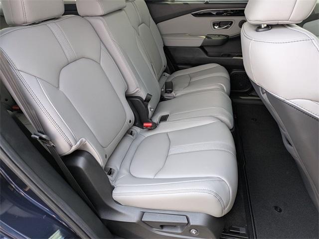 Photo of 2025 Obsidian Blue Pearl Honda Pilot