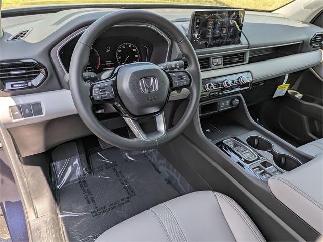 Photo of 2025 Obsidian Blue Pearl Honda Pilot