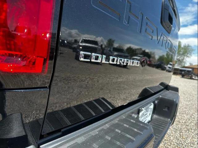 Photo of 2022 Black Chevrolet Colorado
