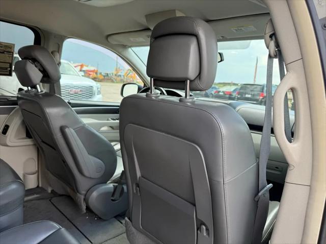 Photo of 2010 Mercury Silver Metallic Volkswagen Routan