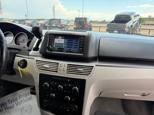 Photo of 2010 Mercury Silver Metallic Volkswagen Routan