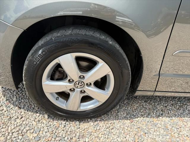 Photo of 2010 Mercury Silver Metallic Volkswagen Routan