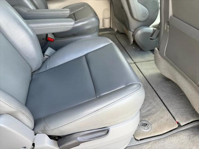 Photo of 2010 Mercury Silver Metallic Volkswagen Routan