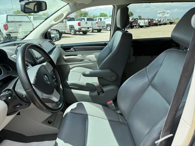 Photo of 2010 Mercury Silver Metallic Volkswagen Routan