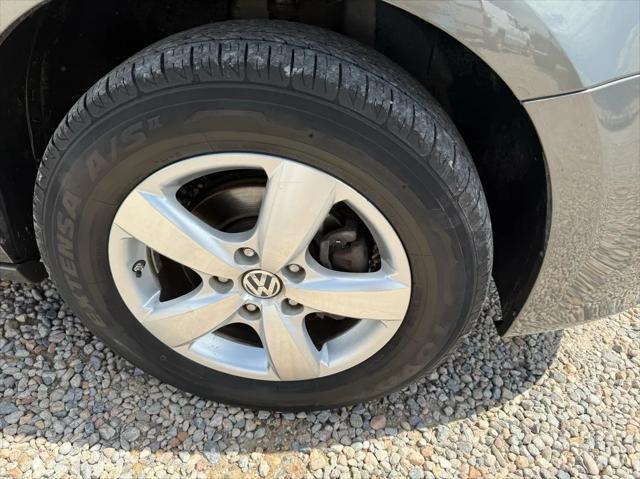 Photo of 2010 Mercury Silver Metallic Volkswagen Routan