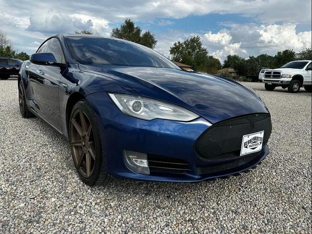 Photo of 2016 Deep Blue Metallic Tesla Model S
