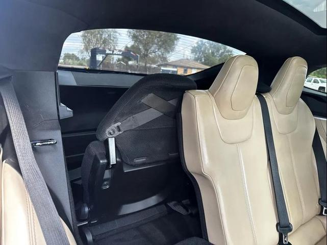 Photo of 2016 Deep Blue Metallic Tesla Model S