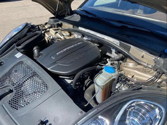 Photo of 2018 Beige Porsche Macan