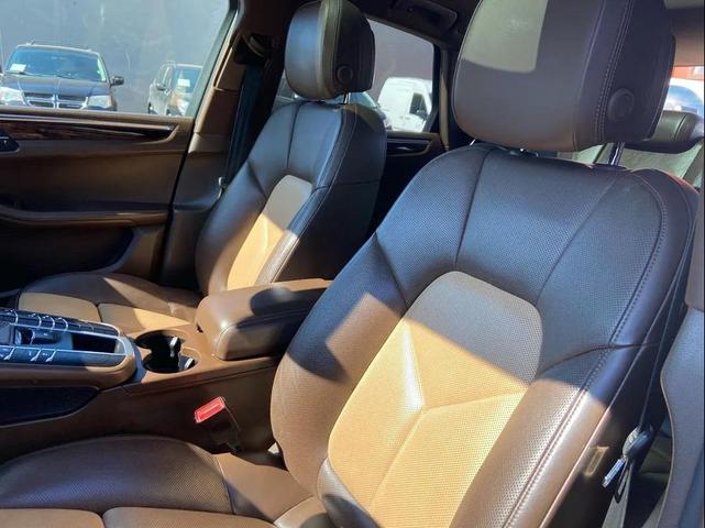Photo of 2018 Beige Porsche Macan
