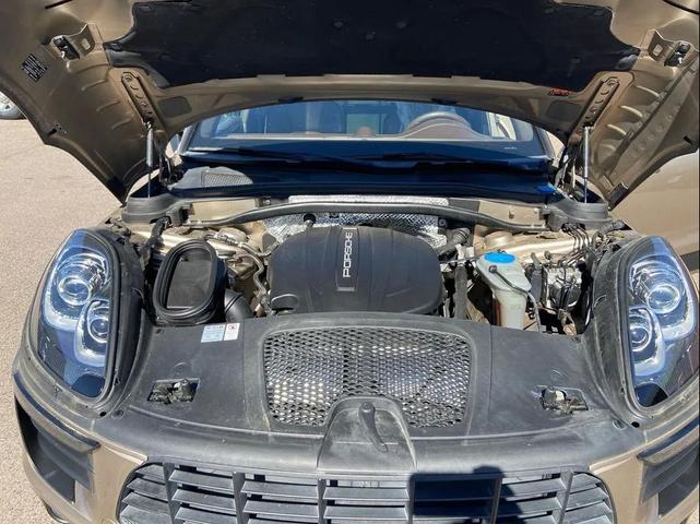 Photo of 2018 Beige Porsche Macan