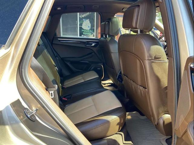 Photo of 2018 Beige Porsche Macan