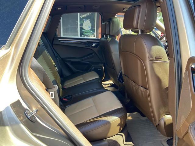 Photo of 2018 Beige Porsche Macan