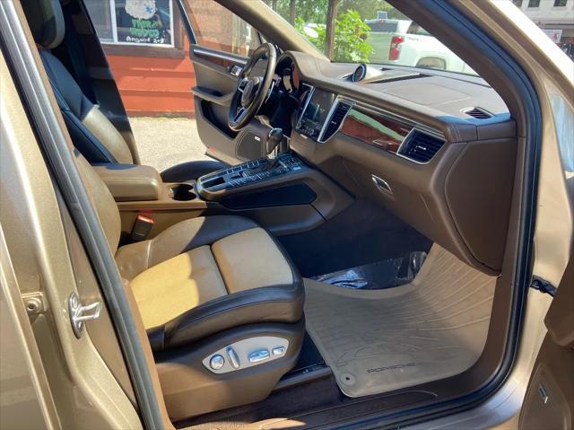 Photo of 2018 Beige Porsche Macan