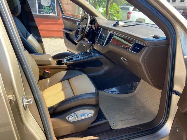 Photo of 2018 Beige Porsche Macan