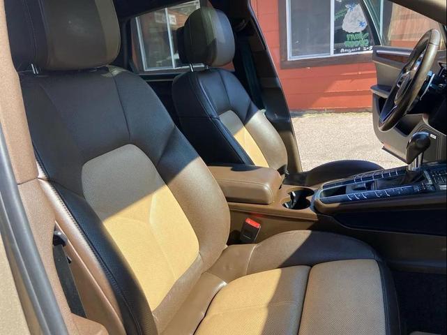 Photo of 2018 Beige Porsche Macan