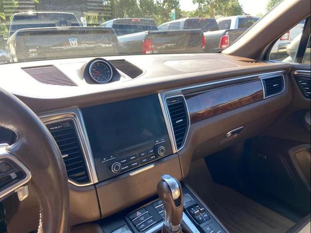 Photo of 2018 Beige Porsche Macan