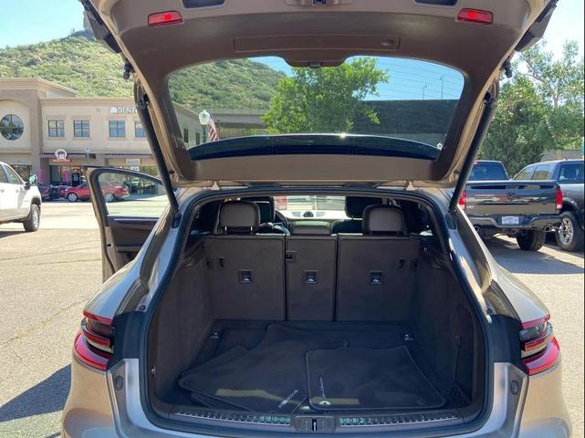 Photo of 2018 Beige Porsche Macan