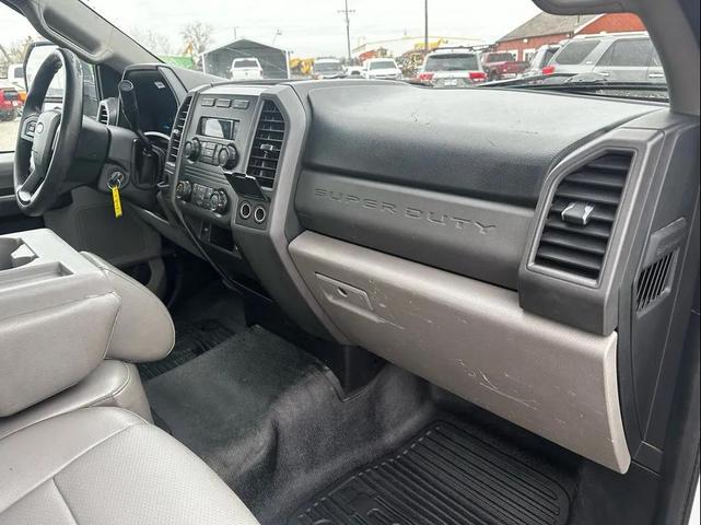 Photo of 2017 Oxford White Ford F-250