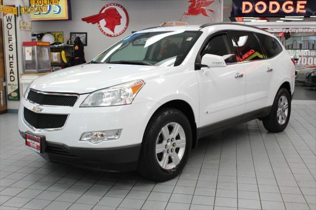 Photo of 2010 White Chevrolet Traverse