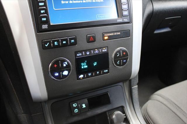 Photo of 2010 White Chevrolet Traverse