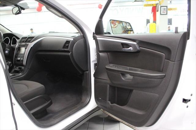 Photo of 2010 White Chevrolet Traverse