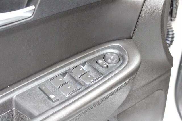 Photo of 2010 White Chevrolet Traverse