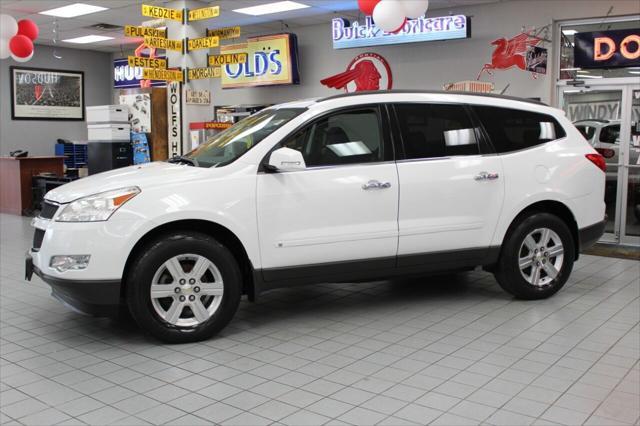 Photo of 2010 White Chevrolet Traverse