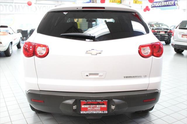 Photo of 2010 White Chevrolet Traverse