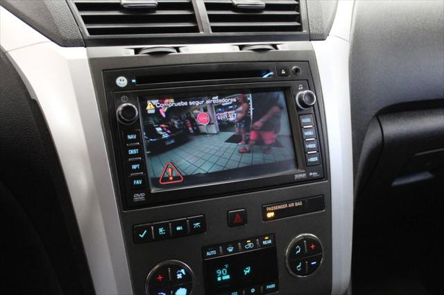 Photo of 2010 White Chevrolet Traverse