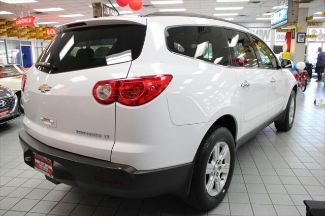 Photo of 2010 White Chevrolet Traverse