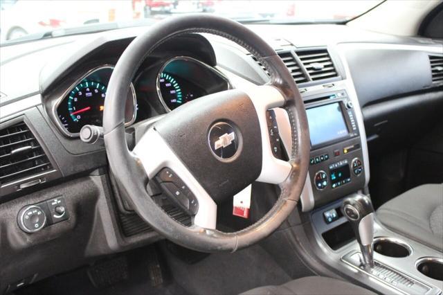 Photo of 2010 White Chevrolet Traverse
