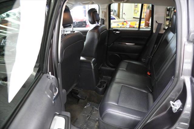 Photo of 2016 Gray Jeep Compass