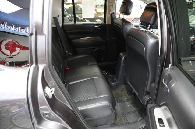 Photo of 2016 Gray Jeep Compass