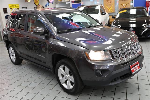Photo of 2016 Gray Jeep Compass