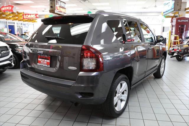 Photo of 2016 Gray Jeep Compass