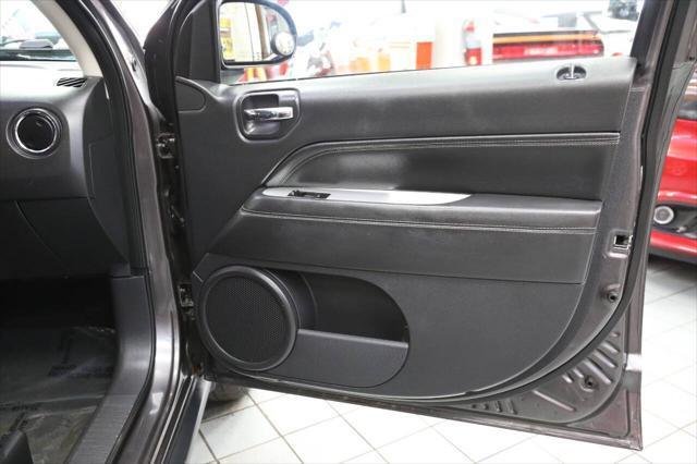 Photo of 2016 Gray Jeep Compass
