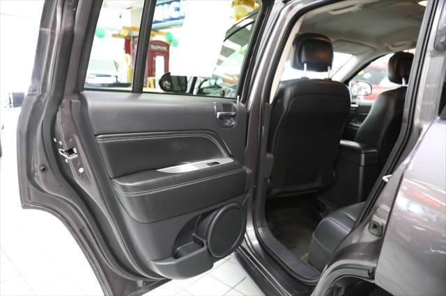 Photo of 2016 Gray Jeep Compass