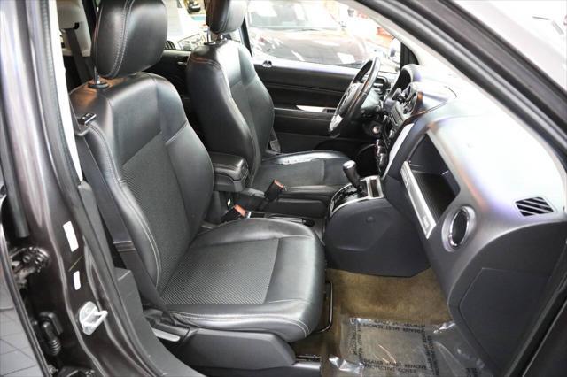 Photo of 2016 Gray Jeep Compass
