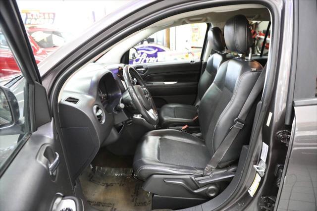 Photo of 2016 Gray Jeep Compass
