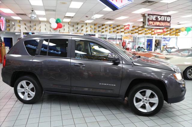 Photo of 2016 Gray Jeep Compass