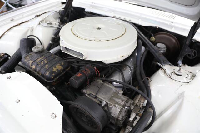 Photo of 1963 Corinthian White Ford Thunderbird