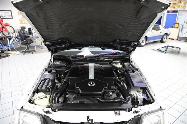 Photo of 2001 Glacier White Mercedes-Benz SL-Class