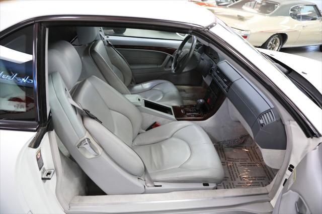 Photo of 2001 Glacier White Mercedes-Benz SL-Class