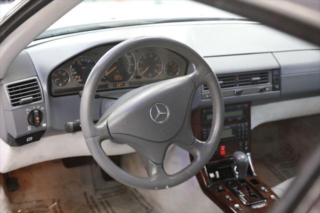 Photo of 2001 Glacier White Mercedes-Benz SL-Class