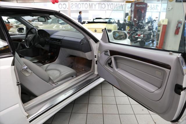 Photo of 2001 Glacier White Mercedes-Benz SL-Class