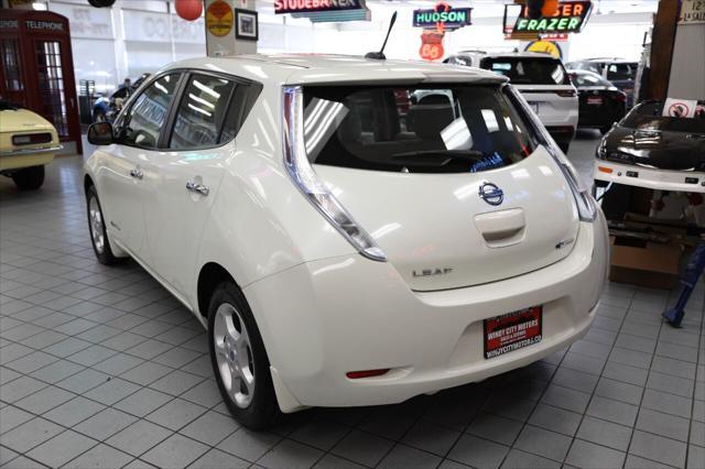 Photo of 2012 Glacier Pearl Nissan Leaf