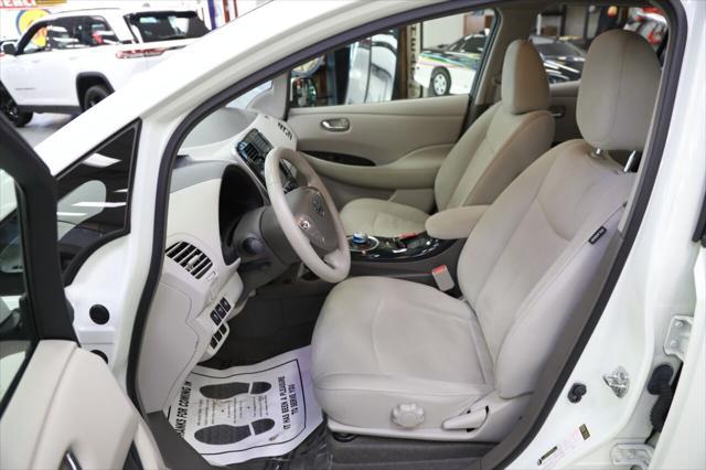 Photo of 2012 Glacier Pearl Nissan Leaf