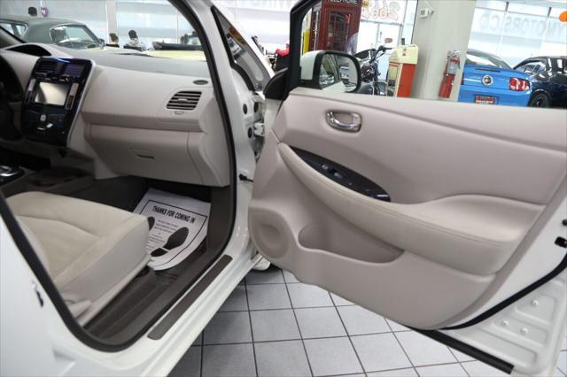 Photo of 2012 Glacier Pearl Nissan Leaf