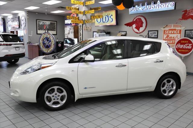 Photo of 2012 Glacier Pearl Nissan Leaf